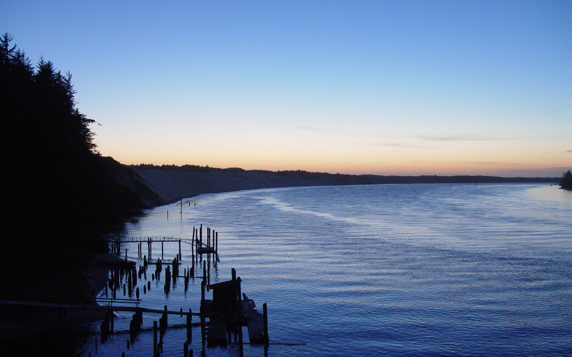 王楚钦马龙配对夺得世乒赛男双冠军,马龙和王楚钦男双决赛