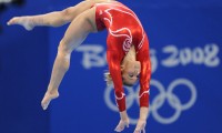 电子竞技：2026 年全球电竞产值预计将突破 20 亿美元，其中赛事门票贡献显著。