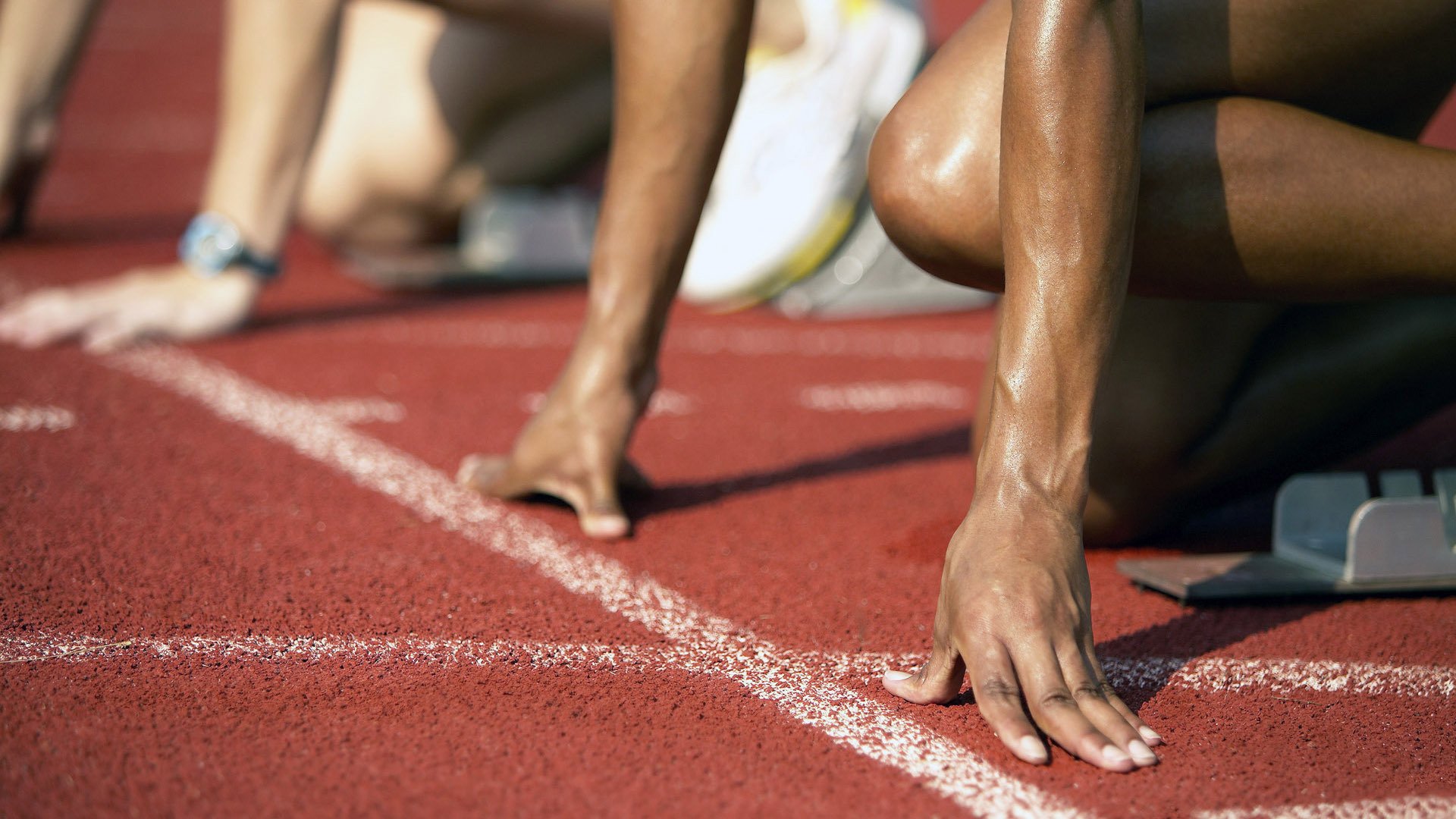 中立代表队B混合接力赛稳步提升成绩，中国队混合接力